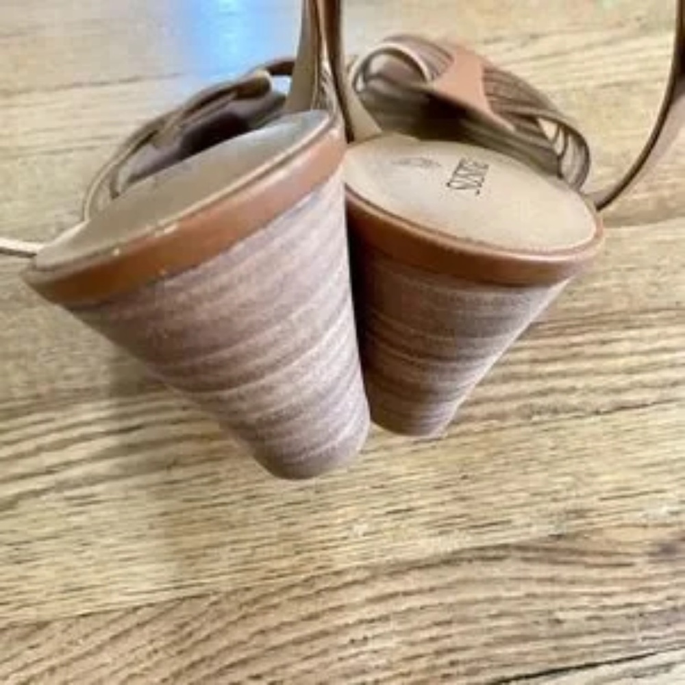 Susina Tan Multi-Strap Ankle Strap Sandals for Women - Picture 10 of 10